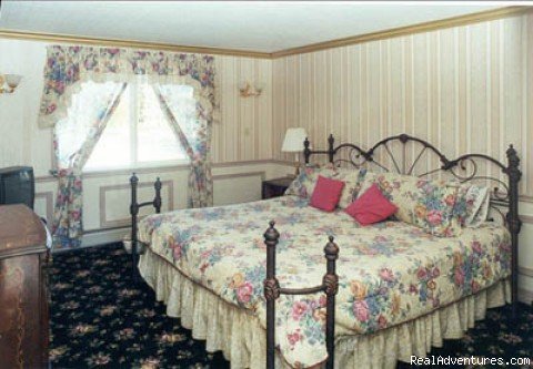 King Deluxe Room | Frisco Lodge | Image #4/6 | 