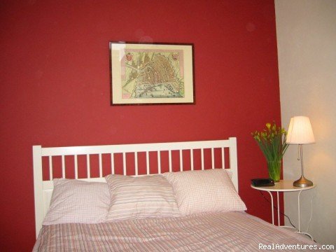 The Red Room | Amsterdam Lodge B&B | Image #2/3 | 