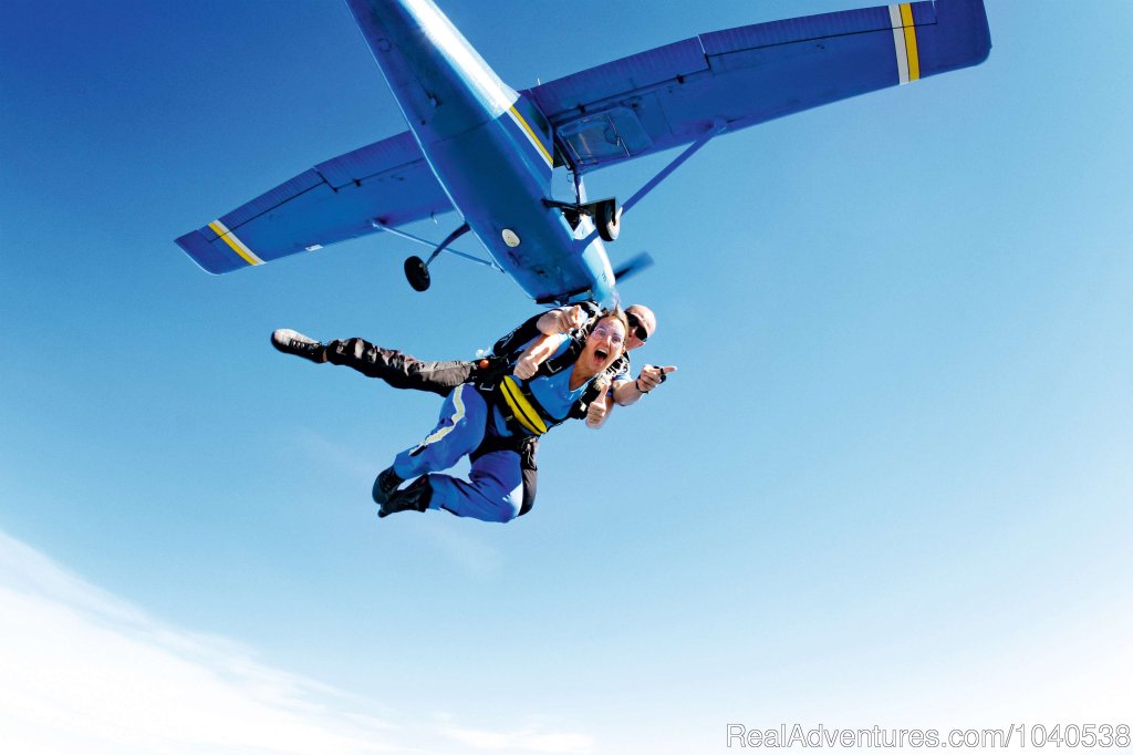 The ultimate high | 14,000ft Tandem Beach Skydive Sydney | Image #4/5 | 