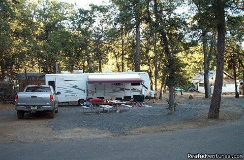 Full Hookup Pull Through Sites | Yosemite Ridge Resort, Cabin Rentals and RV Sites | Image #5/6 | 