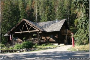 Small Authentic Old West Guest Ranch Experience | Gallatin Gateway, Montana Wildlife & Safari Tours | Great Vacations & Exciting Destinations