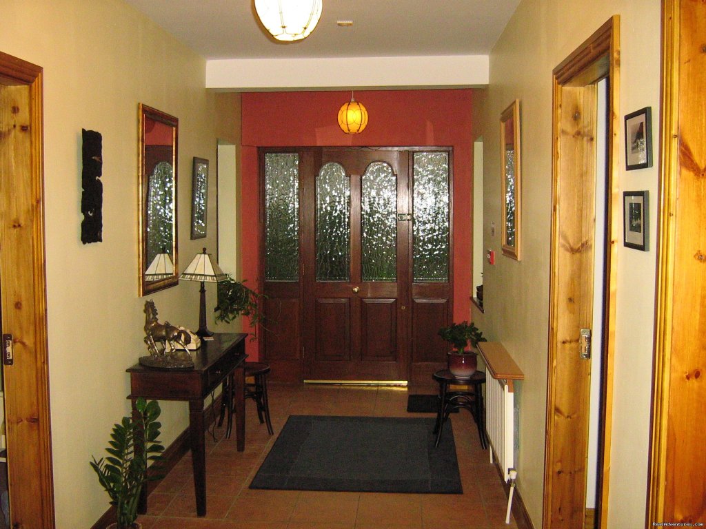 Ash Cottage b+b,hallway | Ash Cottage for historic,sporting or shopping. | Image #2/9 | 