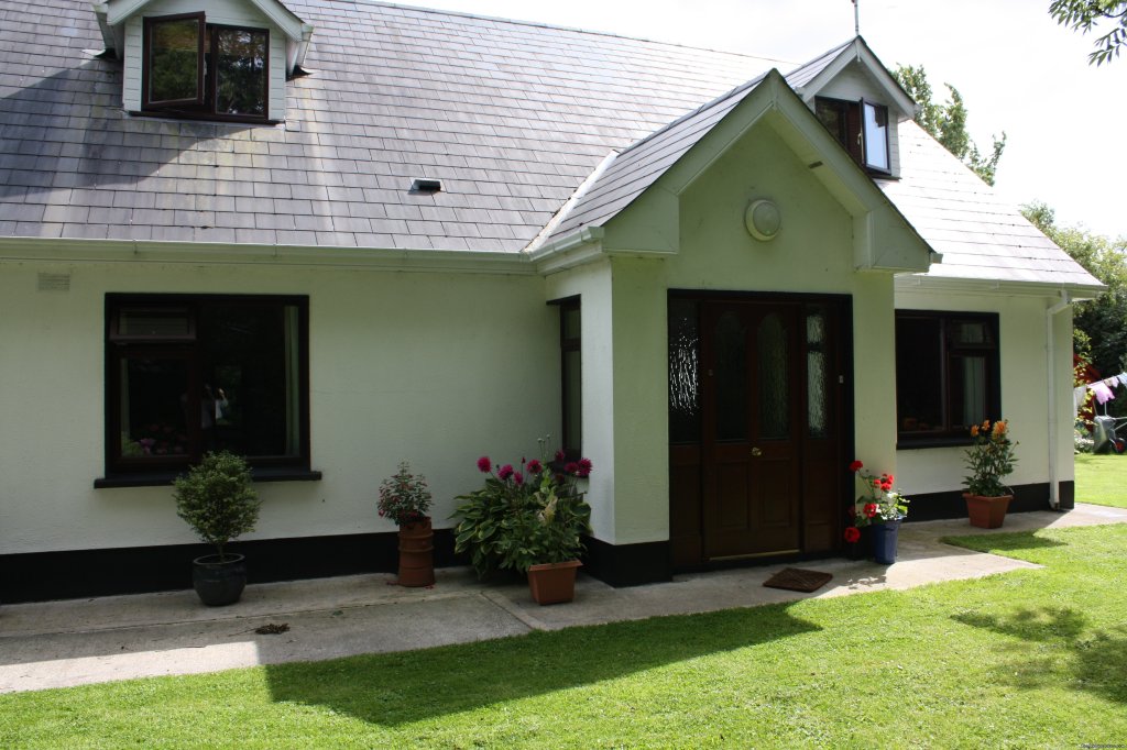 Ash Cottage b+b,front door | Ash Cottage for historic,sporting or shopping. | Image #8/9 | 