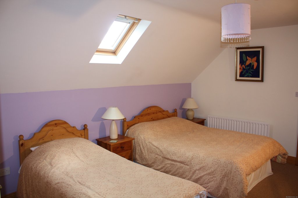 twin bed room | Ash Cottage for historic,sporting or shopping. | Image #9/9 | 