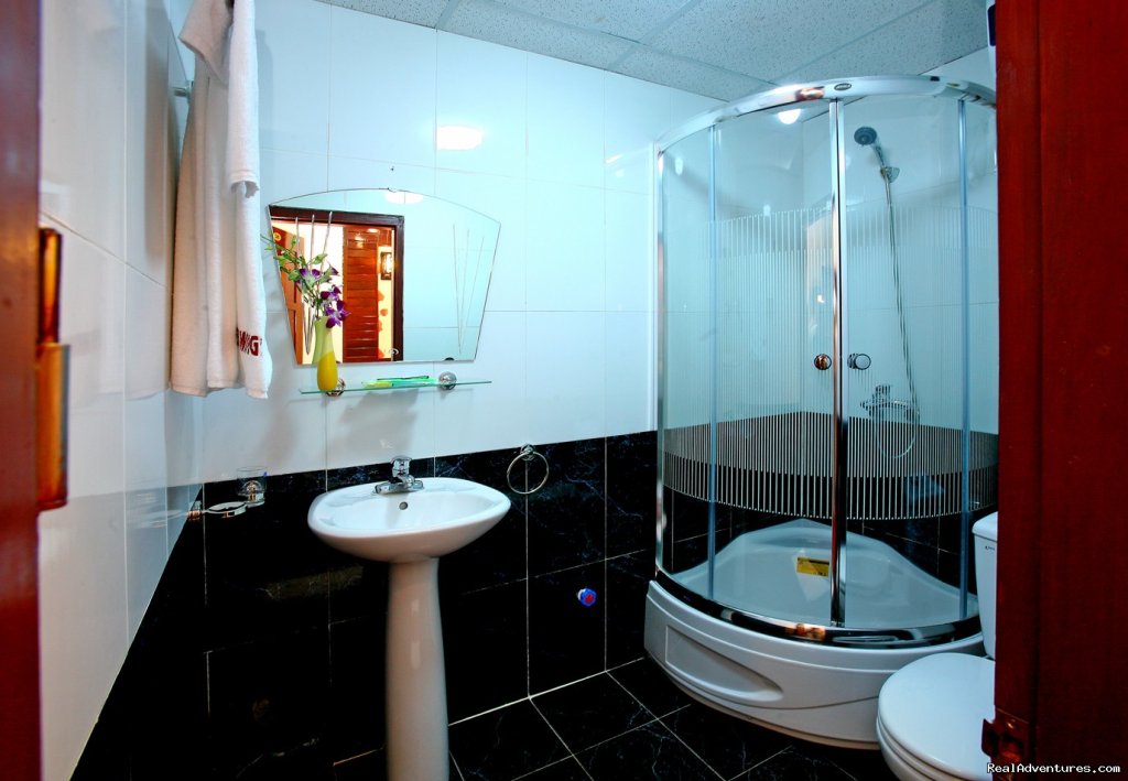 Bathroom | Golden Wings Hotel | Image #5/11 | 
