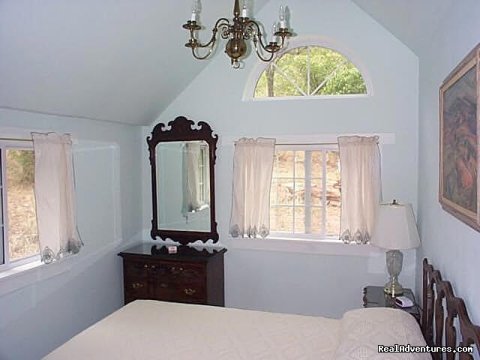 A bedroom in Cabin 17