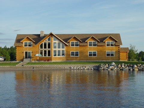 5 Lakes Lodge from the water!
