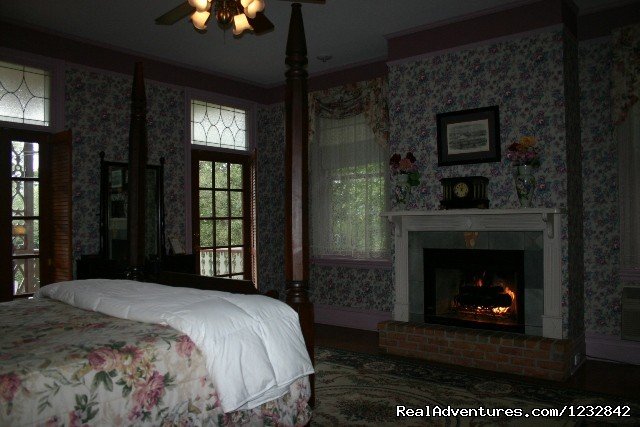 Galleries 1 - $165 The General's Room | Corners Mansion Inn  A Romantic Getaway | Image #11/19 | 