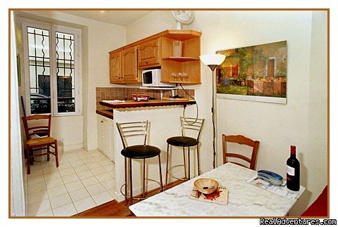 Eiffel studio table & kitchen area