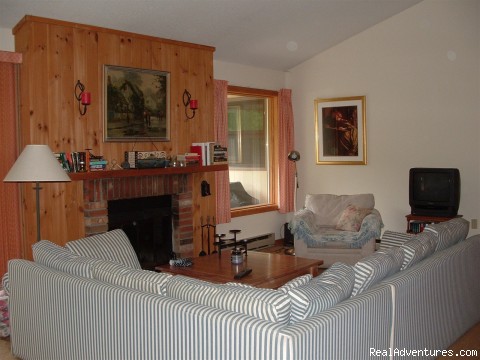 Luxurious Riverfront Condo at Loon Mt. NH: Living room