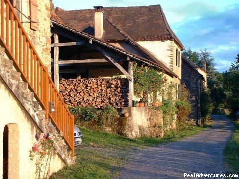 A Dordogne Valley House to Rent in France: The road in front