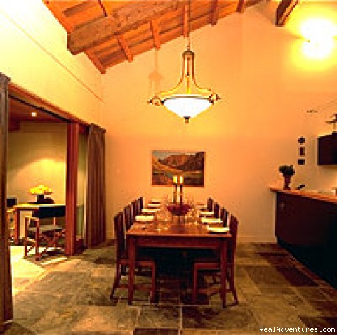 Luxurious central Queenstown Lodge: Dining Area