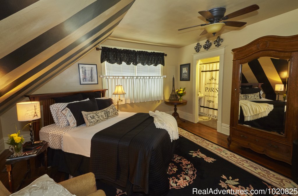 Sherwood Forest B&B, Black & White Room | Sherwood Forest Bed and Breakfast | Image #6/19 | 