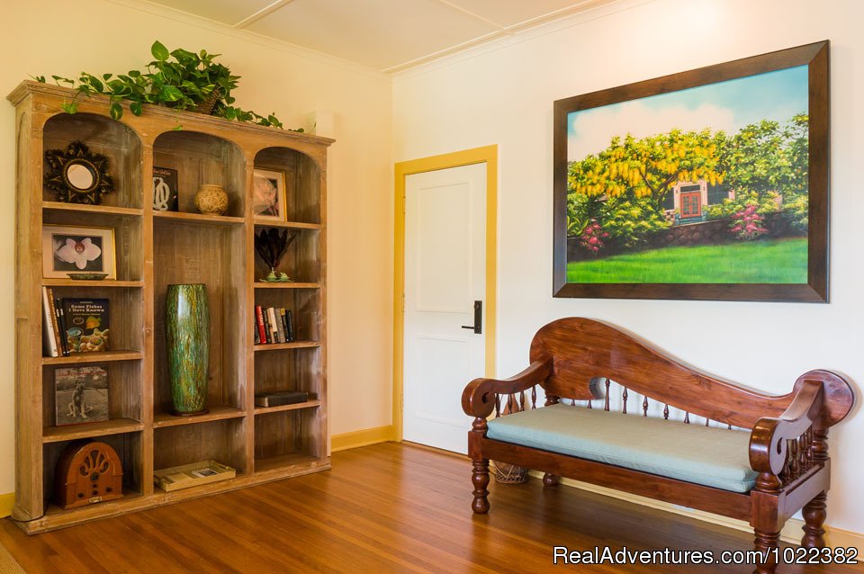 Bed and Breakfast library room | Kauai B&B Inn & Vacation Rentals with a/c | Image #19/23 | 