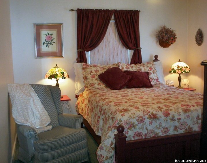 Standard Queen room with private bathroom | A Bed and Breakfast Inn on Minnie Street | Image #8/13 | 