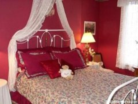 Linden room - Waldon House - toronto ontario bed & breakfasts toronto