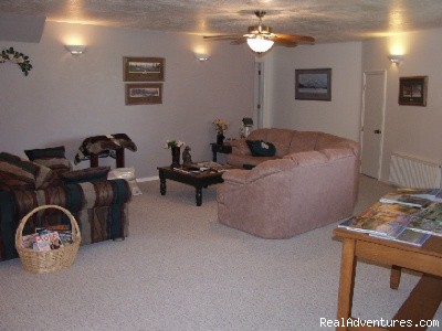 Enjoy Idaho's Beauty at BlackSmith Inn: living room