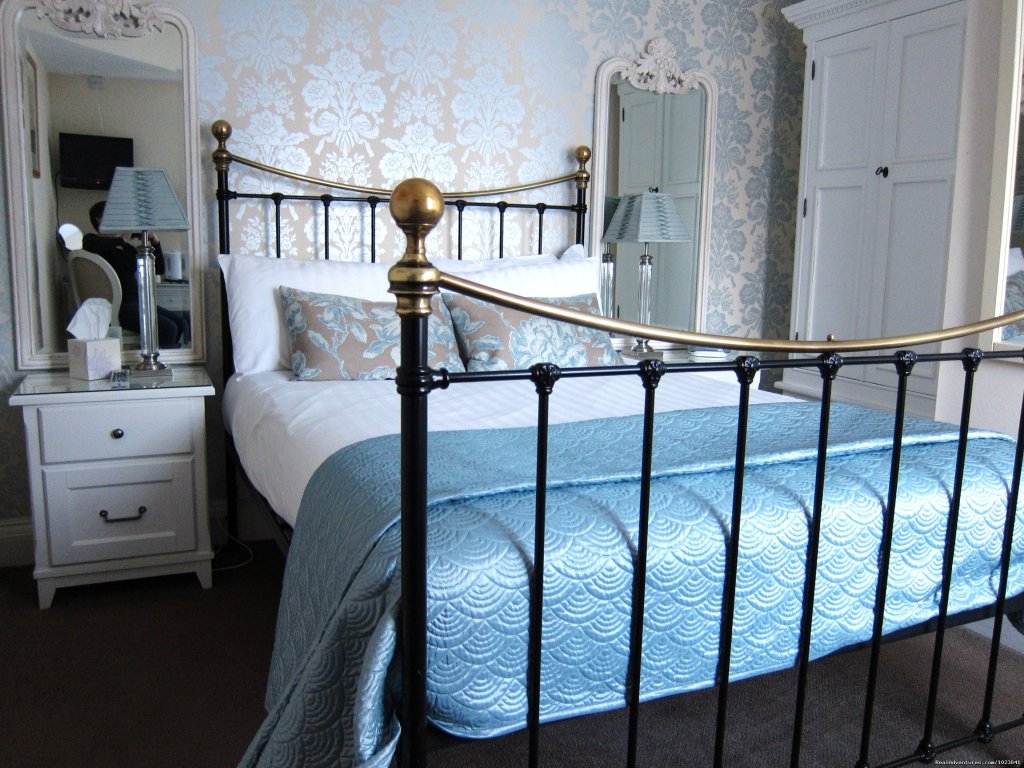Buckland Room | WindrushHouse: treat yourself stay at Award Winner | Image #4/8 | 