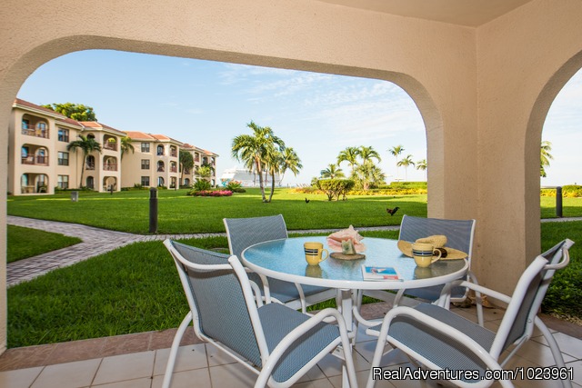 1-3 BR Condos, Seven Mile Beach, Grand Cayman: Treasure Island Pool Bar
