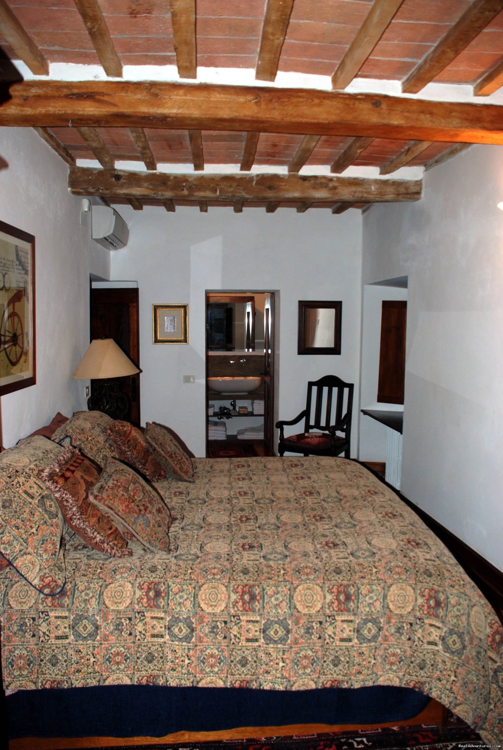 King bedroom | Villa Sant'Andrea Cortona | Image #5/15 | 
