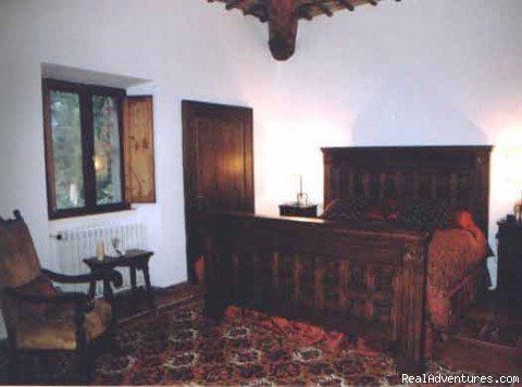 King Bedroom | Villa Sant'Andrea Cortona | Image #2/15 | 