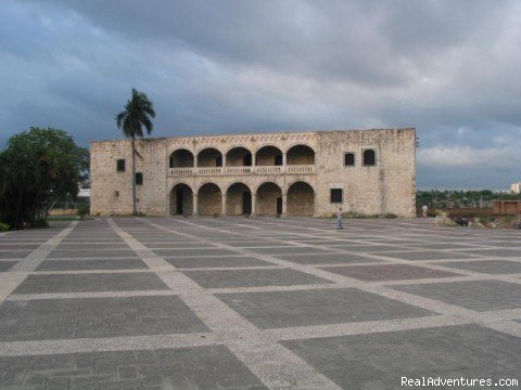  Statue Catedral de Santa Maria | A visit to the Dominican Republic | Image #6/10 | 