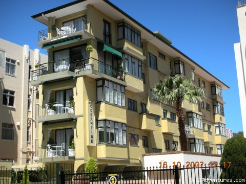 Oceantide Studio Apartments In Sea Point Cape Town: Small privately owned complex