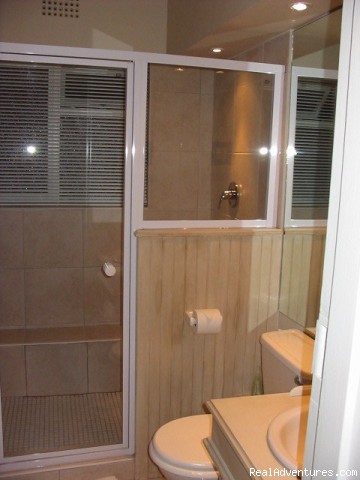 Oceantide Studio Apartments In Sea Point Cape Town: Bathroom