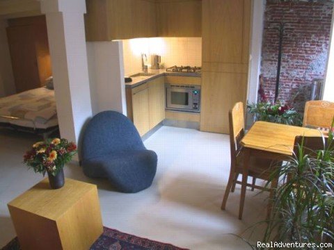 Kloveniersburgwal studio apartment | Simply Amsterdam Apartments | Image #4/7 | 