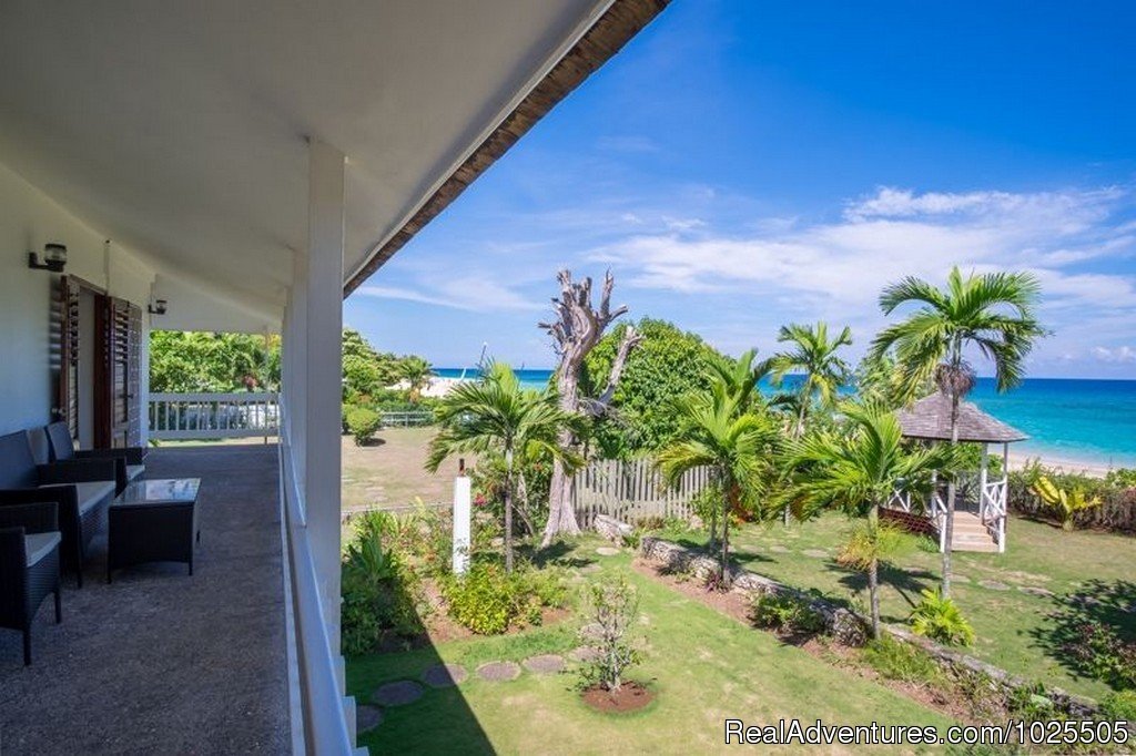 3 Bdr. Beachfront Villa With A Pool,amazing Rate | Image #13/20 | 