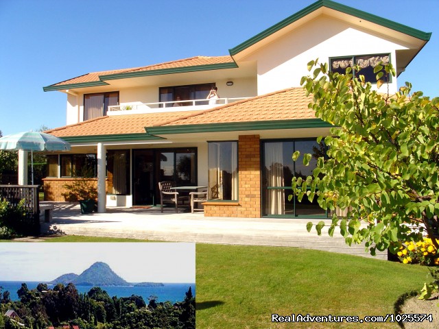 Crestwood B & B for private,quiet vacations: Breakfast Time