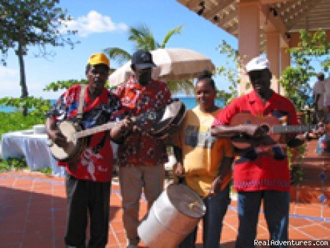 Steel band entertains at Sunday brunch | Chase Away The Winter Blues in Grenada | Image #4/8 | 
