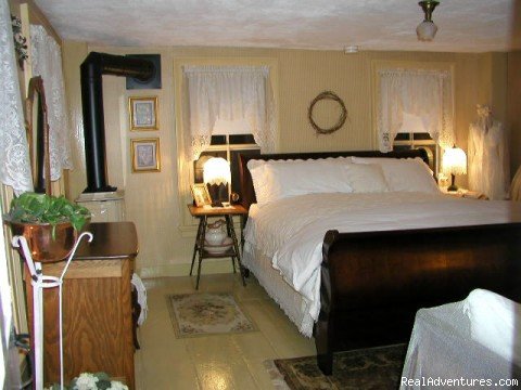 Matilda Clark Munson Room | White Rocks Inn Romantic Country Retreat | Image #4/13 | 