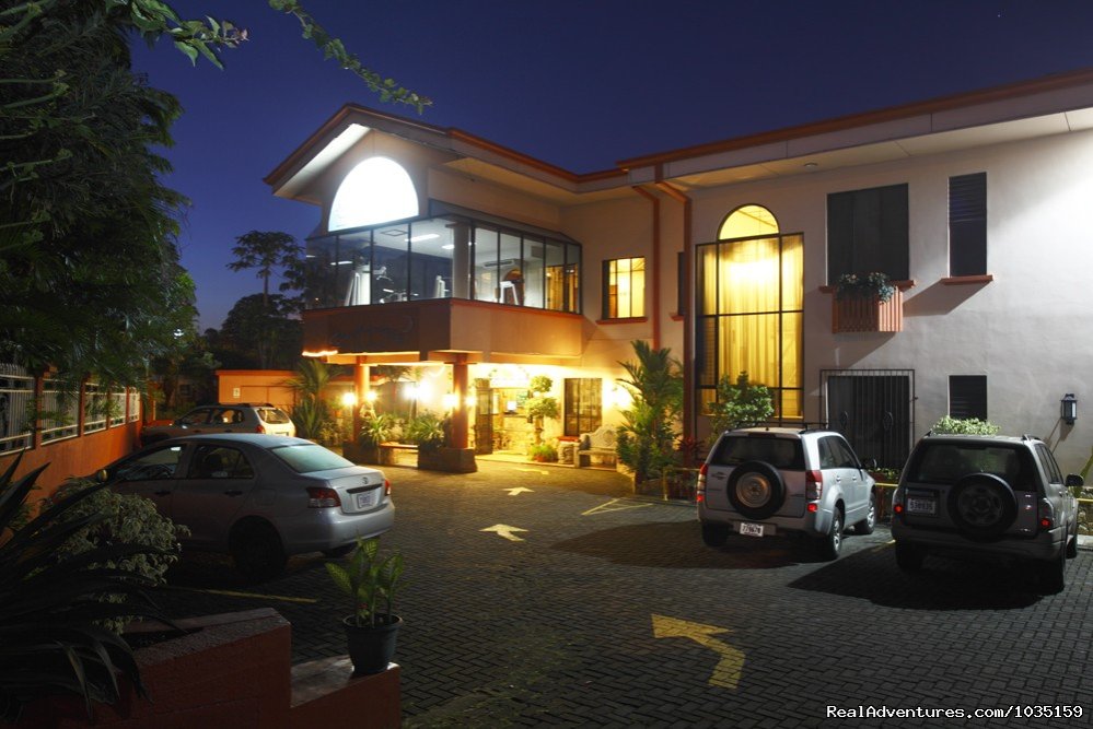 Adventure Inn Front | 3.5 star value-priced hotel by airports & San Jose | Image #2/11 | 