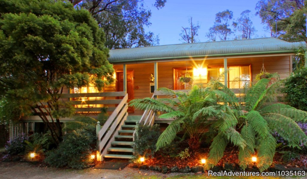Glenview Retrear | Glenview Retreat Emerald Deluxe Cottages | Emerald, Australia | Bed & Breakfasts | Image #1/2 | 