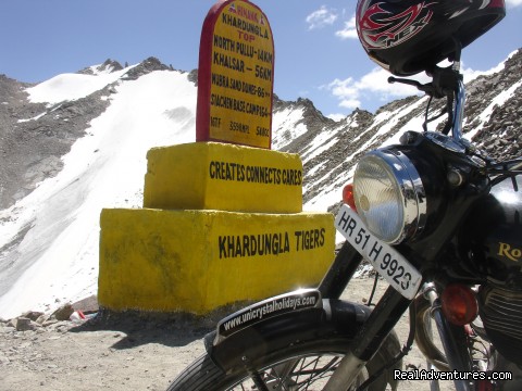 Enfield Motorcycle at Khardung-la Pass - India Motor Cycle Safaris- 2010 BOOKING OPEN !!! - delhi: new delhi india motorcycle new delhi