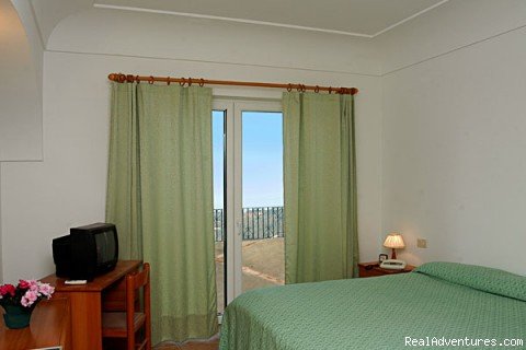 Photo #4 | Alle Ginestre Capri  Bed And Breakfast | Image #3/12 | 