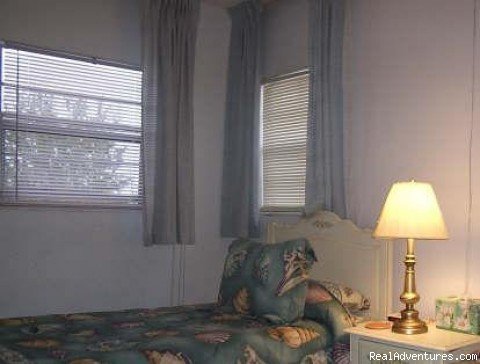 Twin Bedroom | Freeport Condo Beach Rental | Image #4/11 | 