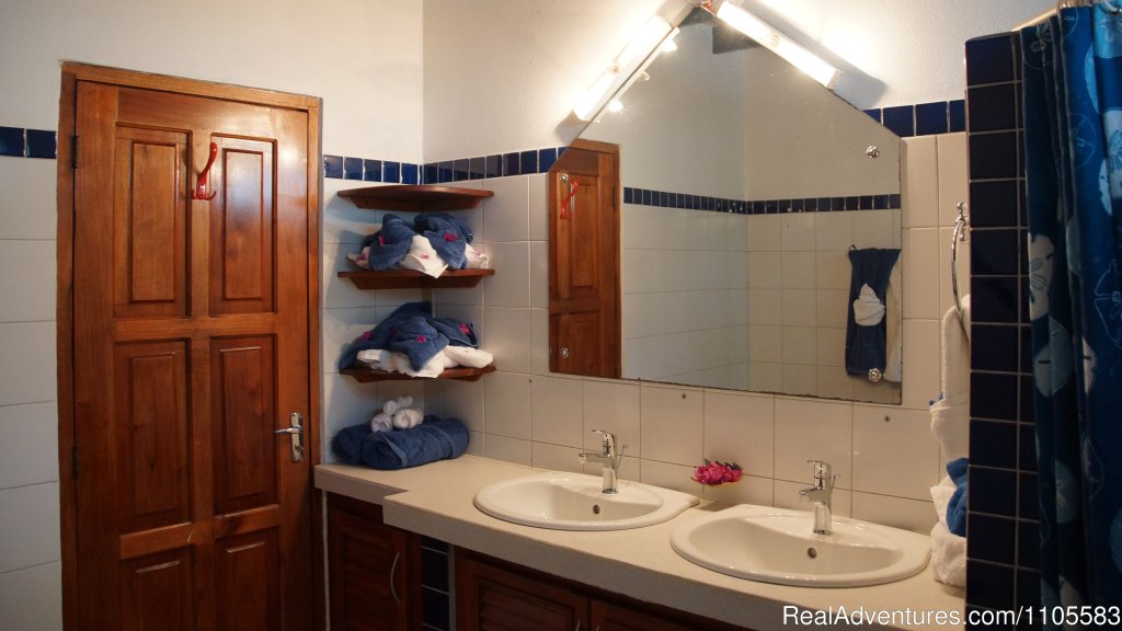 Bathroom 3 Bedroom House | Jemas Guesthouse and  apartments | Image #11/26 | 