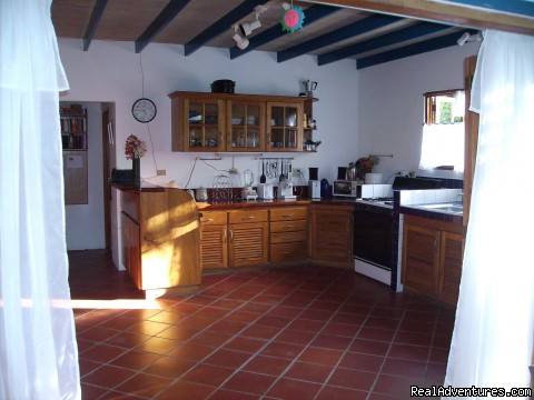 Jemas Guesthouse,3 bedroom house and 1 apartment: kitchen/living room