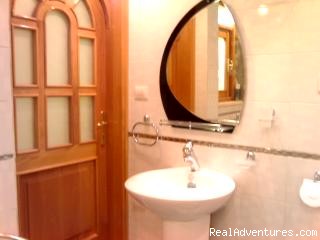 Luxury Self-Catering Studios in Tripoli Libya: bathroom