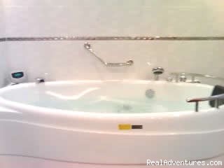 Luxury Self-Catering Studios in Tripoli Libya: jacuzzi bathtub