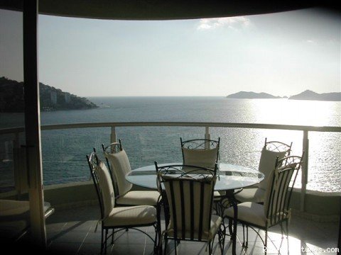 Photo #4 | Magnificent Acapulco Beachfront Penthouse | Image #4/20 | 