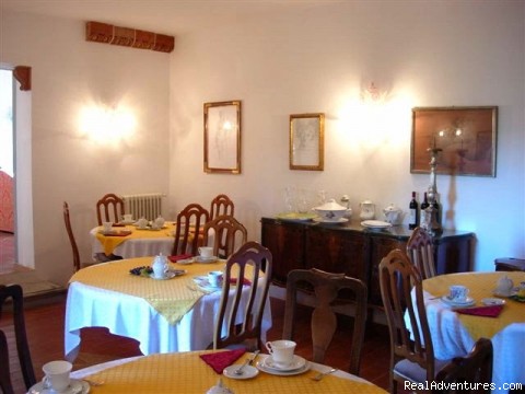 charming country hamlet POGGIO AL SORBO B&B: The Breakfast room