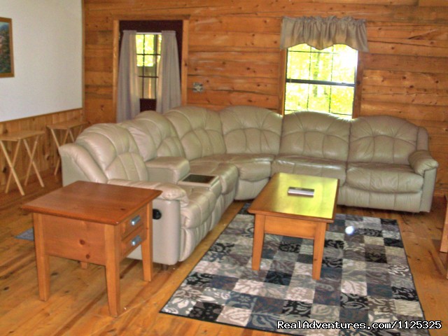 Secluded Cabin Rental - Beavers Bend / Broken Bow: Chillin' Cabin Rental - Living Room