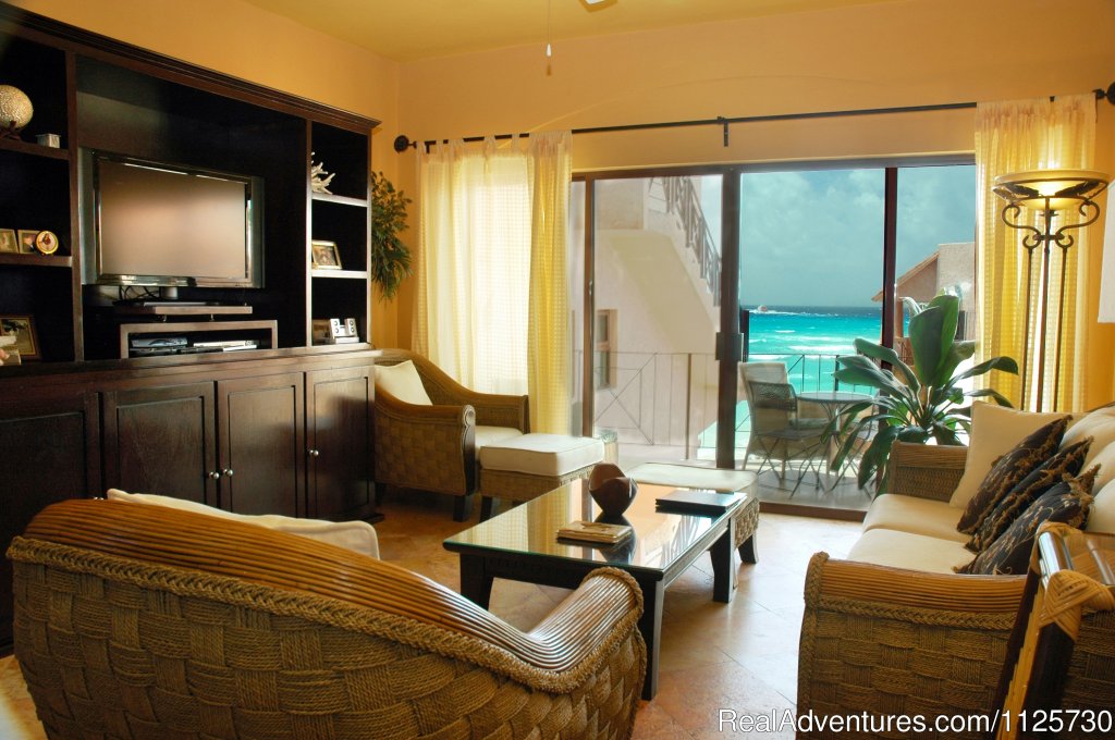 Spacious Living Area | Special Luxury 3 Bedroom Penthouse on Beach | Image #3/16 | 