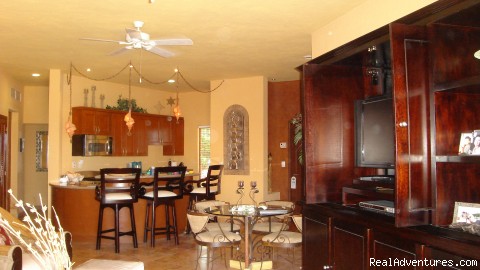 3 BR Beachfront Penthouse**Summer Discounts: Dining
