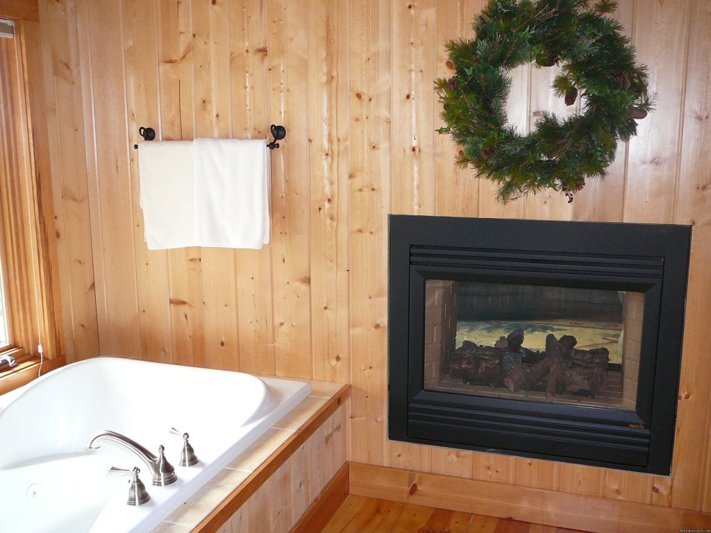 Relax in our whirlpool suite | Timberpine Lodge | Image #3/3 | 