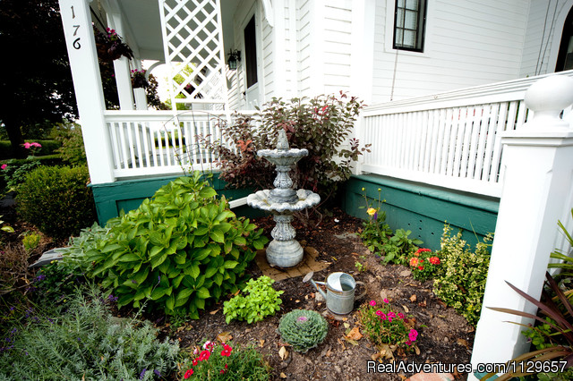 Parlor - Romantic Getaways at 1840 Inn on the Main B & B - finger lakes: canandaigua new york bed & breakfasts canandaigua