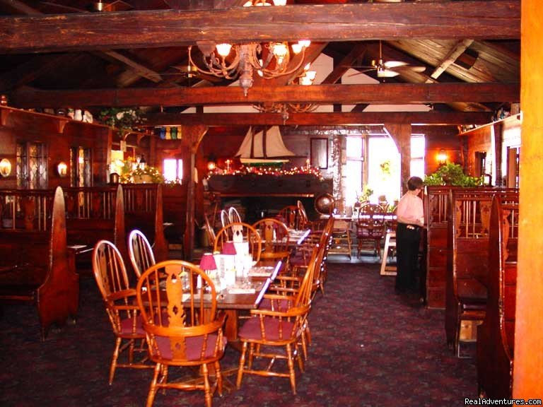 Dinning Room | New England Seacoast Getaway | Image #6/10 | 